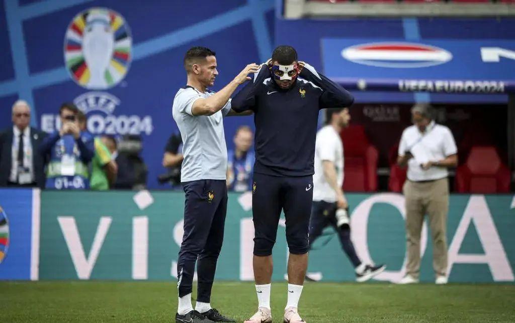 九游娱乐游戏-曼联带队取胜！，姆巴佩重要时刻比赛规则变更引发球迷热议的简单介绍-九游娱乐游戏